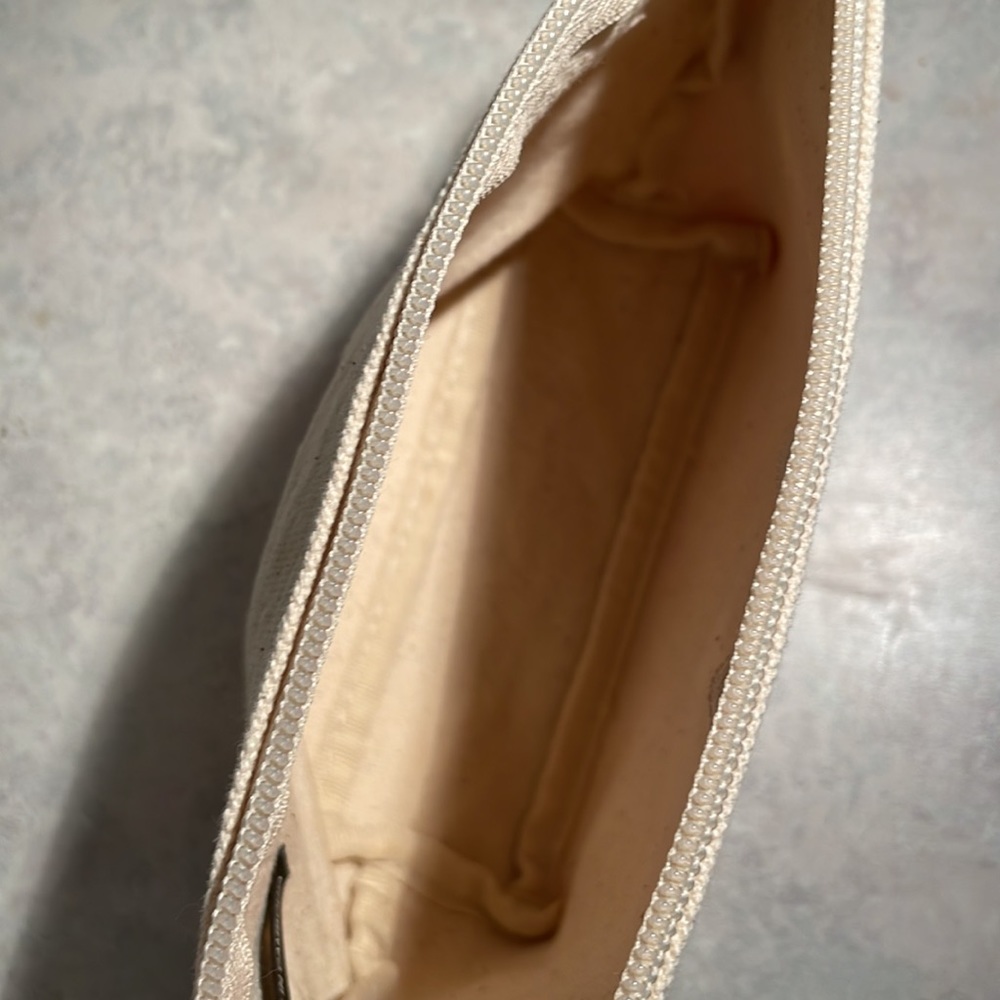 New IT Cosmetics case - Picture 5 of 6